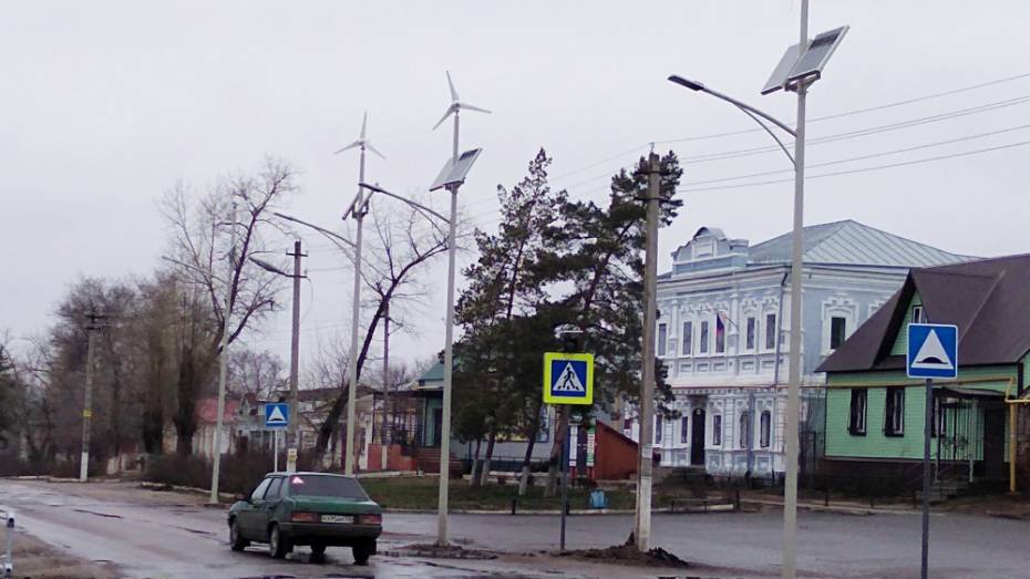 В Павловском районе впервые установили автономные системы освещения на пешеходных переходах