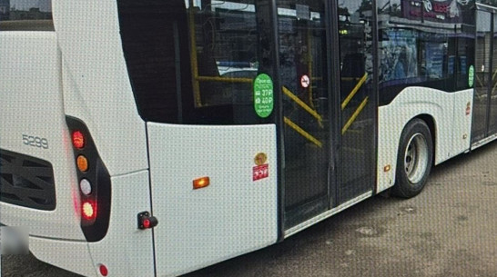 В Воронеже автобус №49 сбил у остановки женщину