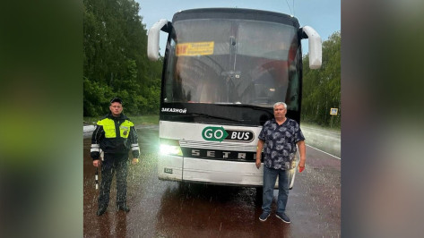 Автобус с 50 пассажирами сломался на трассе в Воронежской области