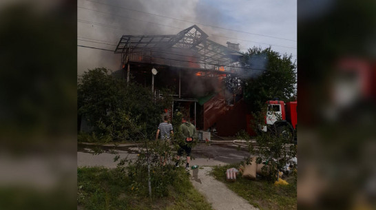 В Лискинском районе двухэтажный жилой дом сгорел во время сварочных работ