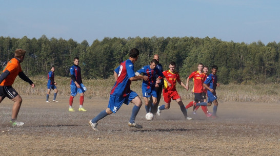 В Верхнемамонском районе прошел районный турнир по футболу