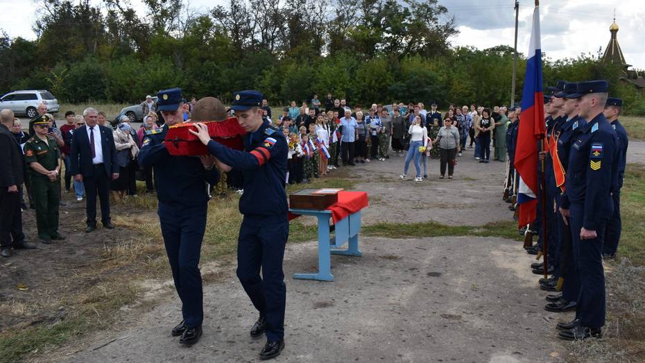 Останки погибшего под Смоленском санитара-красноармейца захоронили в Эртильском районе