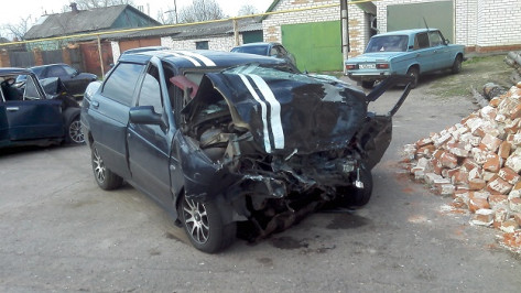 В Новохоперске в результате лобового столкновения двух автомобилей пострадали три человека