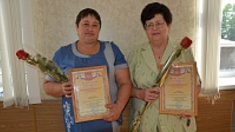 Двое поворинских работников торговли получили областные награды