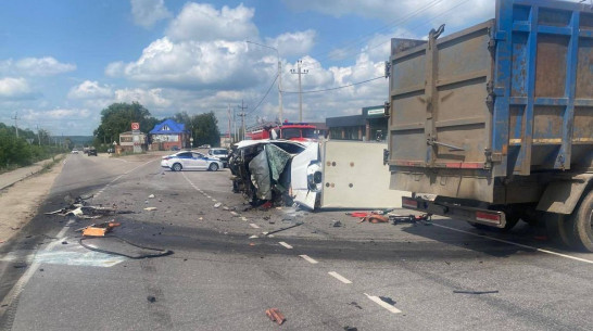 В ДТП под Воронежем погиб 38-летний водитель грузовика