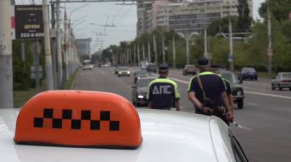 Воронежские полицейские задержали 8 таксистов-нарушителей