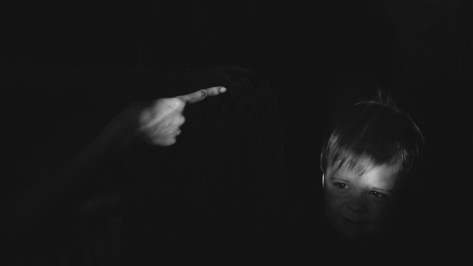 «Ребенок, которого бьют, научится либо бояться, либо угрожать»: воронежский психолог – о воспитании детей без насилия