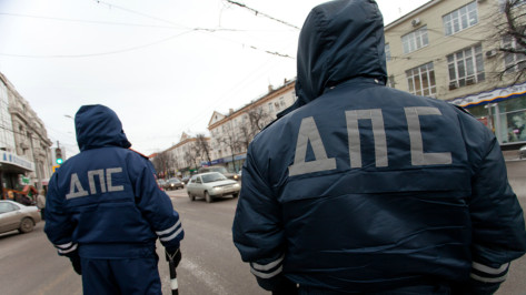 Семеро воронежских экс-гаишников сядут на скамью подсудимых за коррупцию в 3,7 млн рублей