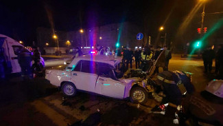 Воронежец пытался скрыться от полиции на чужом ВАЗ-2105 и врезался в грузовик