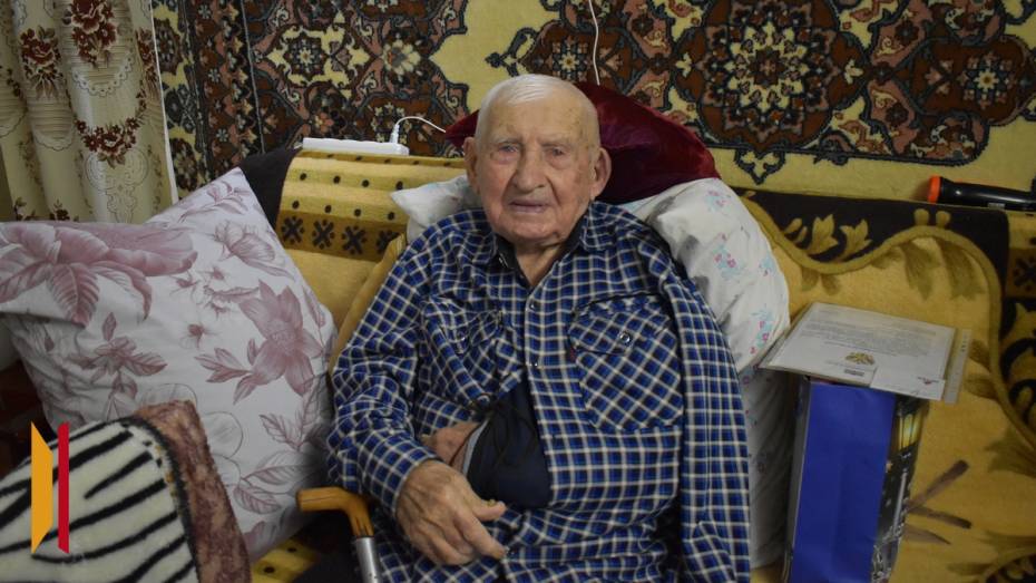 Единственного в Ольховатском районе участника ВОВ поздравили с Новым годом