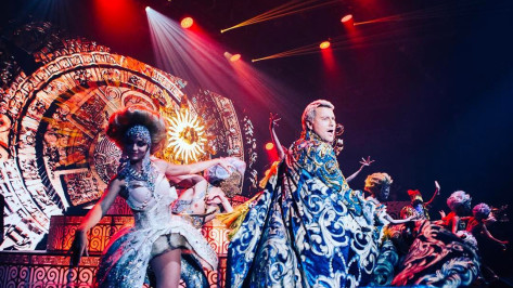 Невеста певца Николая Баскова упала со сцены во время концерта в Воронеже