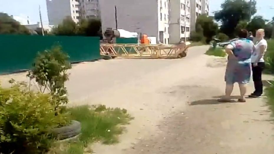 Упавший кран в Воронеже попал на видео