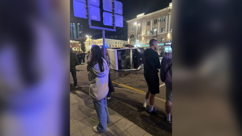 Три человека пострадали в ДТП с маршруткой и Mercedes-Benz в центре Воронежа