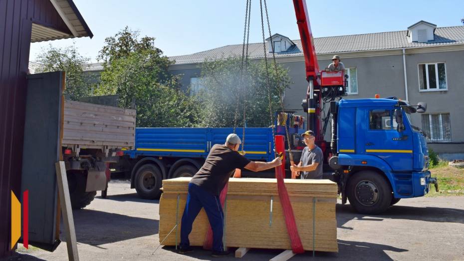 Грибановцы передали на СВО стройматериалы и маскировочные сети