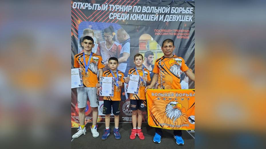 Панинские борцы взяли 3 медали на всероссийском турнире