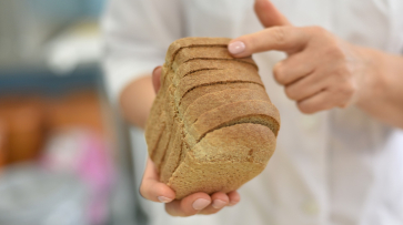 Воронежские санврачи сняли с продажи 53 кг просроченного хлеба и кондитерских изделий