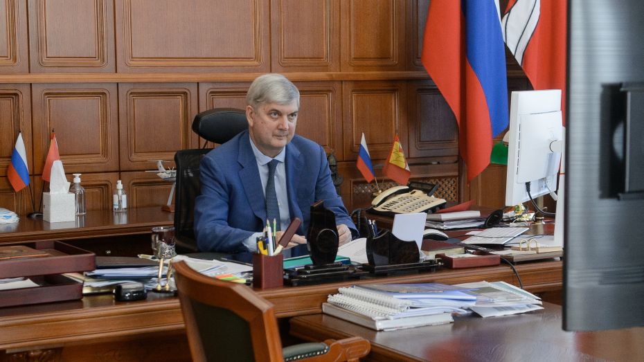 Воронежский губернатор поручил усилить работу горячих антиковид-линий