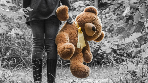 В Воронеже 8-летняя девочка сбежала от пьяной мамы и обратилась за помощью к соседям