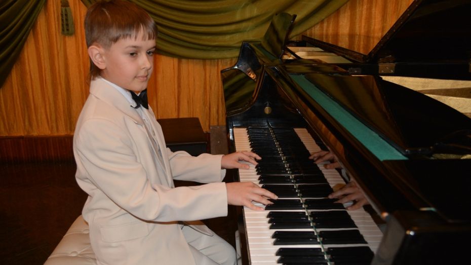 В Калаче четвероклассник дал сольный концерт фортепианной музыки
