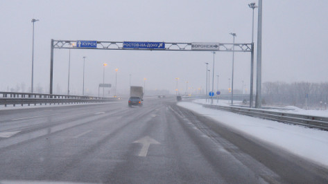 Воронежских водителей попросили отложить дальние поездки из-за погоды