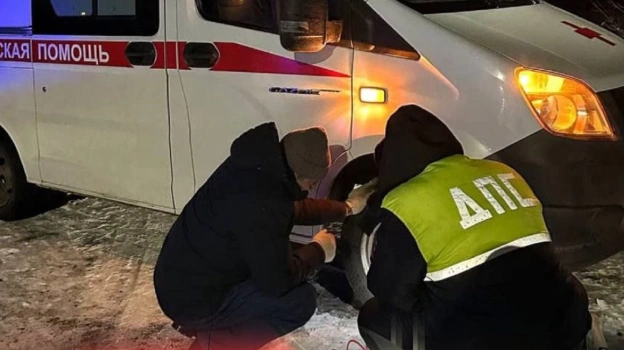 Воронежские полицейские помогли водителю скорой помощи
