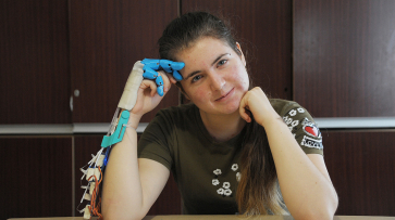 Рука помощи. Школьница из Воронежской области изобрела инновационный бионический протез