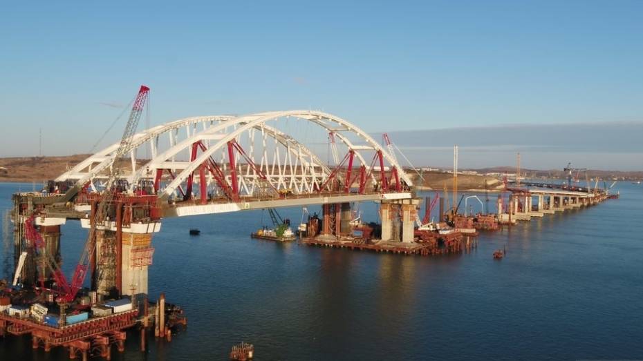 Россиян попросили выбрать название для моста через Керченский пролив с воронежскими арками