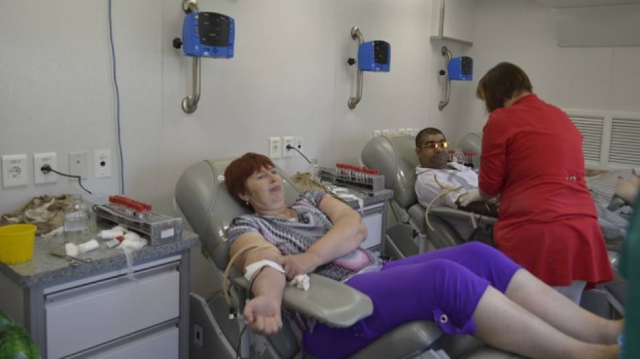 90 терновцев сдали кровь на передвижной станции переливания крови