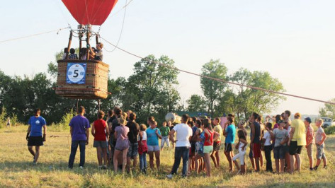 В Таловском районе археологи поднялись в небо на воздушном шаре