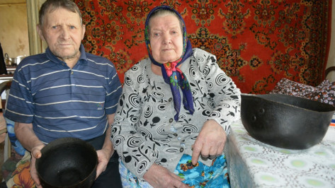 Семья из нижнедевицкого села испечет хлеб в военных касках 