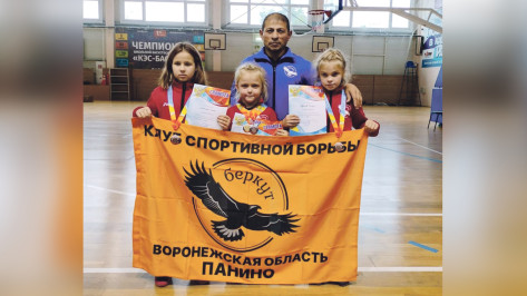 Панинские борцы привезли четыре медали с межрегионального турнира по вольной борьбе