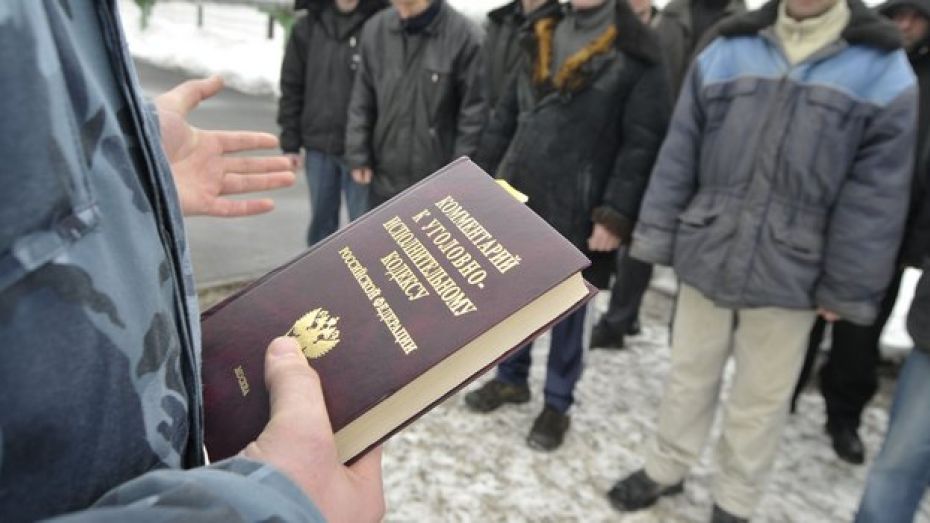 В Воронеже будут судить сотрудника исправительной колонии, обвиняемого в получении взяток