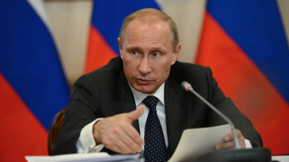 Путин подписал указ о повышении окладов госслужащих на 3%