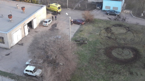 Облздрав объяснил следы от дрифта на территории детской больницы в Воронеже