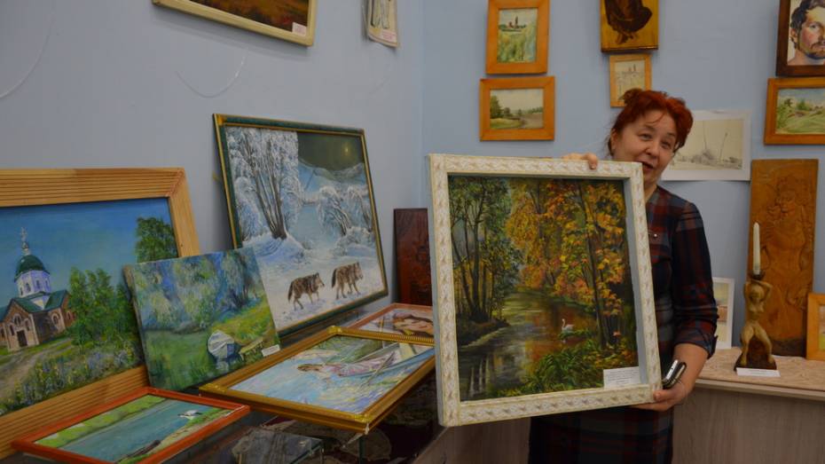 В Верхнем Мамоне открылась выставка картин местной художницы Анны Свиридовой