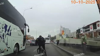 Появилось видео смертельного столкновения автобуса с велосипедистом в Воронеже