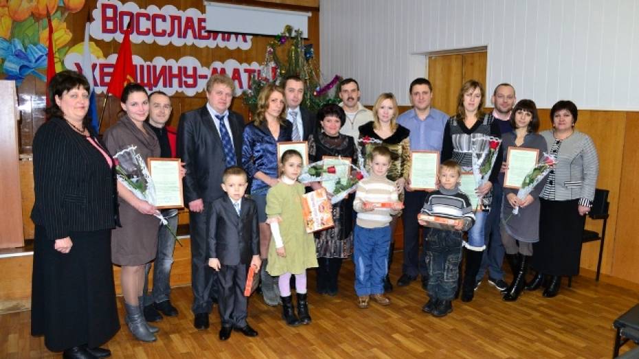 В Грибановском районе десять молодых семей получили жилье