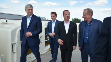 На воронежском предприятии Дмитрий Медведев продемонстрировал отличную память на цены