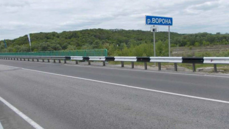 В Воронежской области на 2 месяца ограничили движение по мосту через реку Ворона