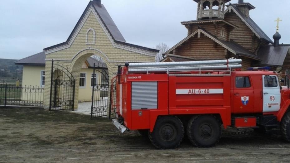 Храмовый балкон в Воронежской области обрушился под церковным хором