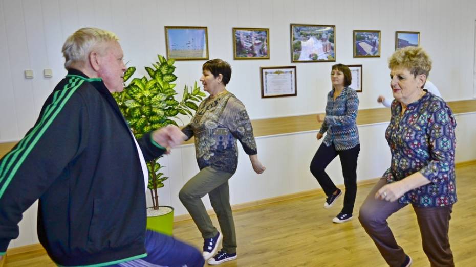 В Грибановке сотрудники администрации стали заниматься гимнастикой на работе
