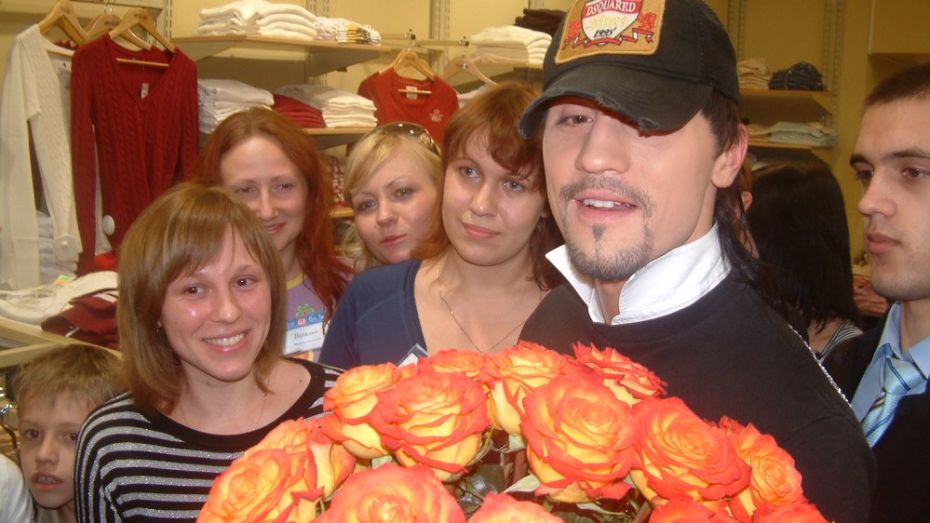Воронежские поклонницы поздравят Диму Билана с днем рождения букетами из 33 роз