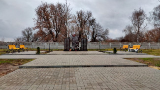 В россошанском селе Архиповка общественники благоустроили территорию мемориального комплекса