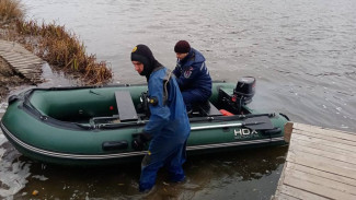 В Воронежской области ищут пропавшего рыбака, перевернувшегося на лодке