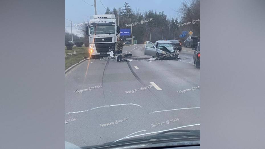 Воронежцы сообщили о серьезной аварии на улице Героев Сибиряков