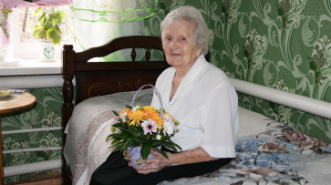 «Трудитесь, и вы до 100 доживете!» Ветеран труда из Воронежской области отметила вековой юбилей