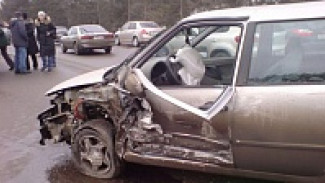 В Воронеже столкнулись «Калина» и «пятерка»: два человека пострадали