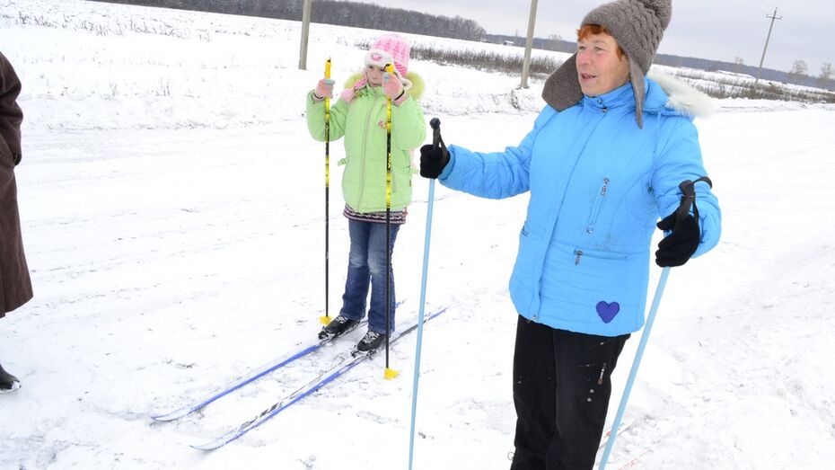 Семидесятилетняя жительница Грибановки каждый день бегает на лыжах