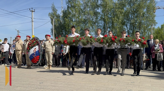 В Рамони праздничный митинг 9 Мая провели у братской могилы №34
