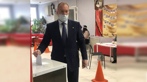 Глава Павловского района проголосовал в первый день выборов